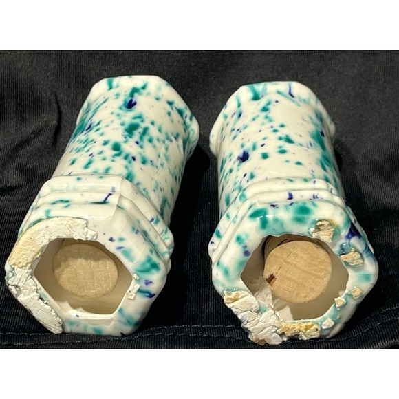 Set of Vintage Salt and Pepper shakers. Blue and Green speckled. Super cute! - Picture 5 of 5